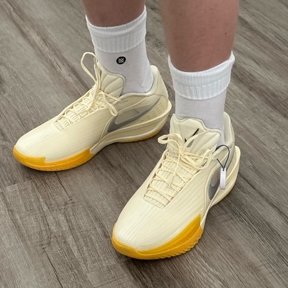 Nike Men's GT 3 Turbo Athletic Basketball Shoes - Picture 5 of 5